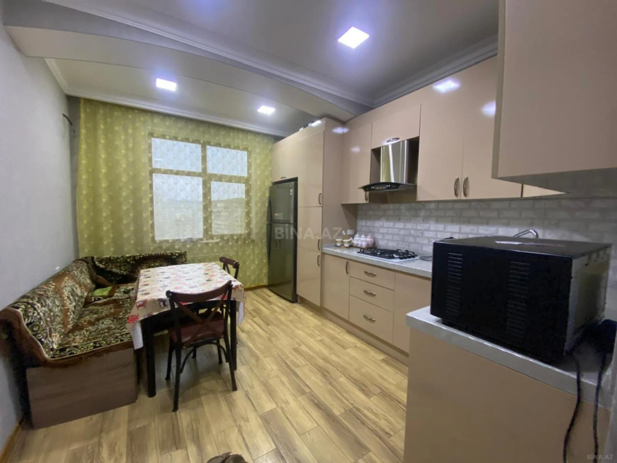 Satılır 2 otaqlı mənzil 81 m²