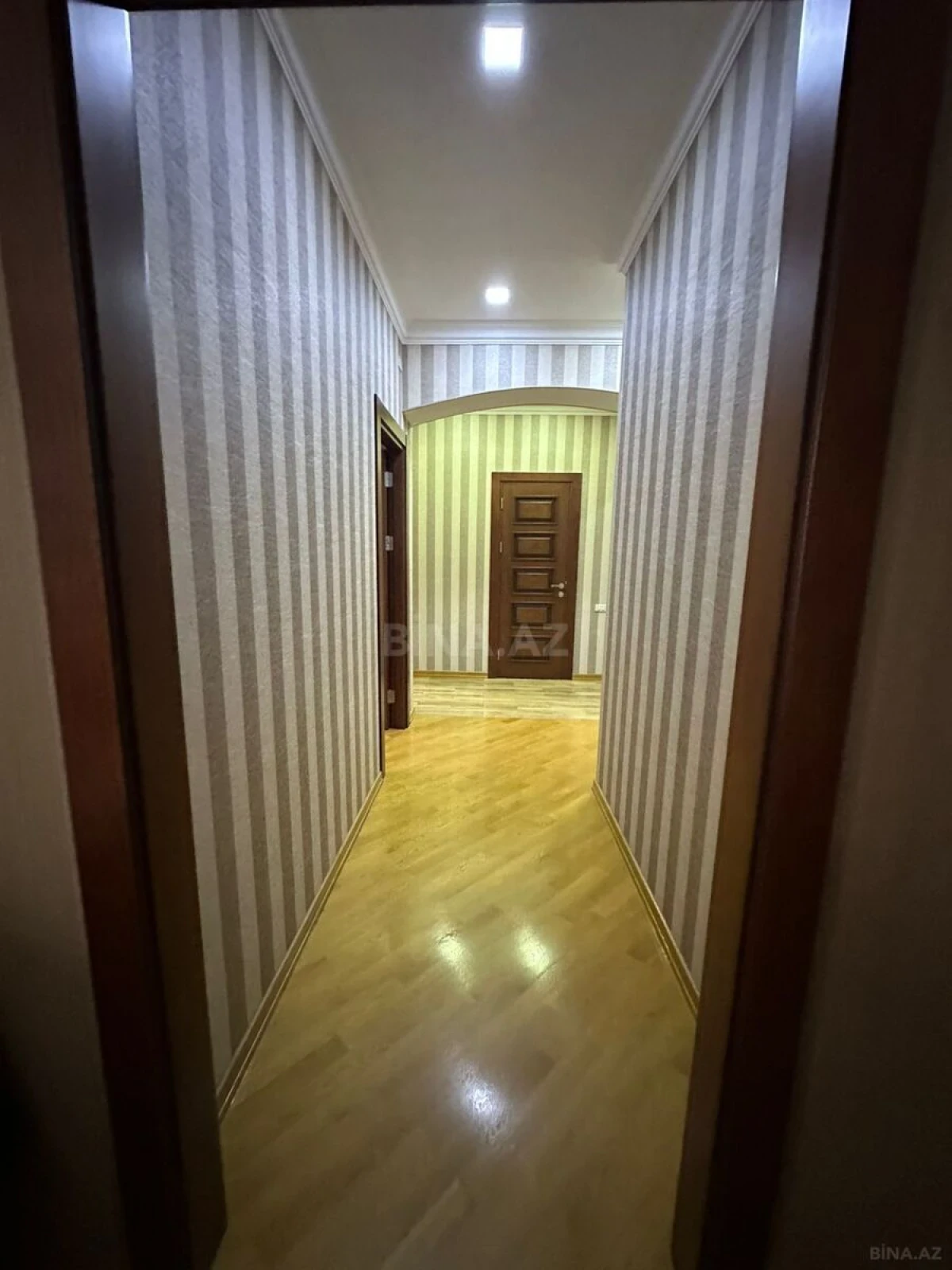Satılır 2 otaqlı mənzil 81 m²