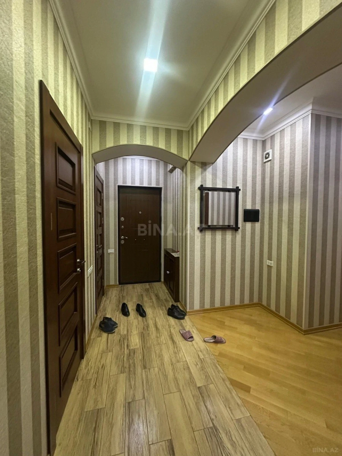 Satılır 2 otaqlı mənzil 81 m²