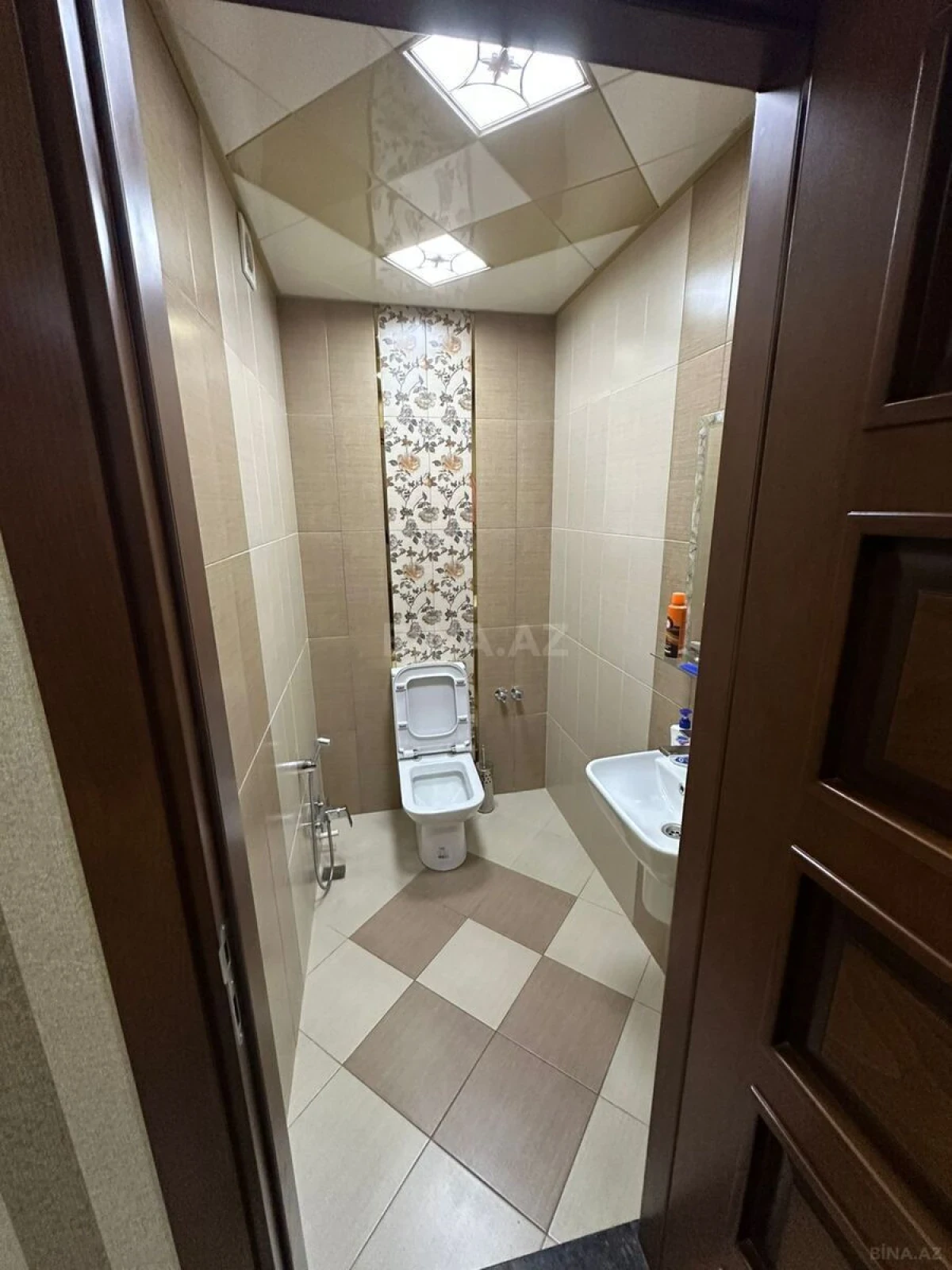 Satılır 2 otaqlı mənzil 81 m²