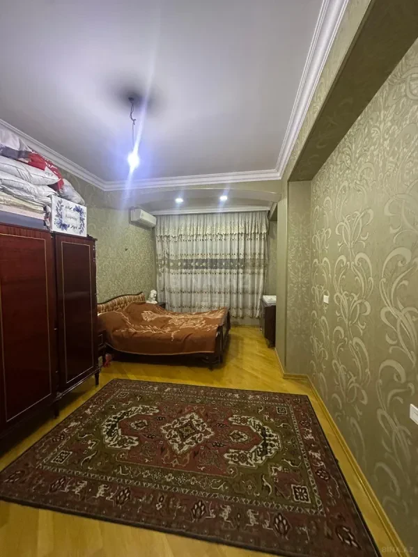Satılır 2 otaqlı mənzil 81 m²