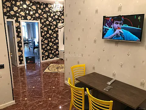 Kirayə verilir 3 otaqlı mənzil 120 m²
