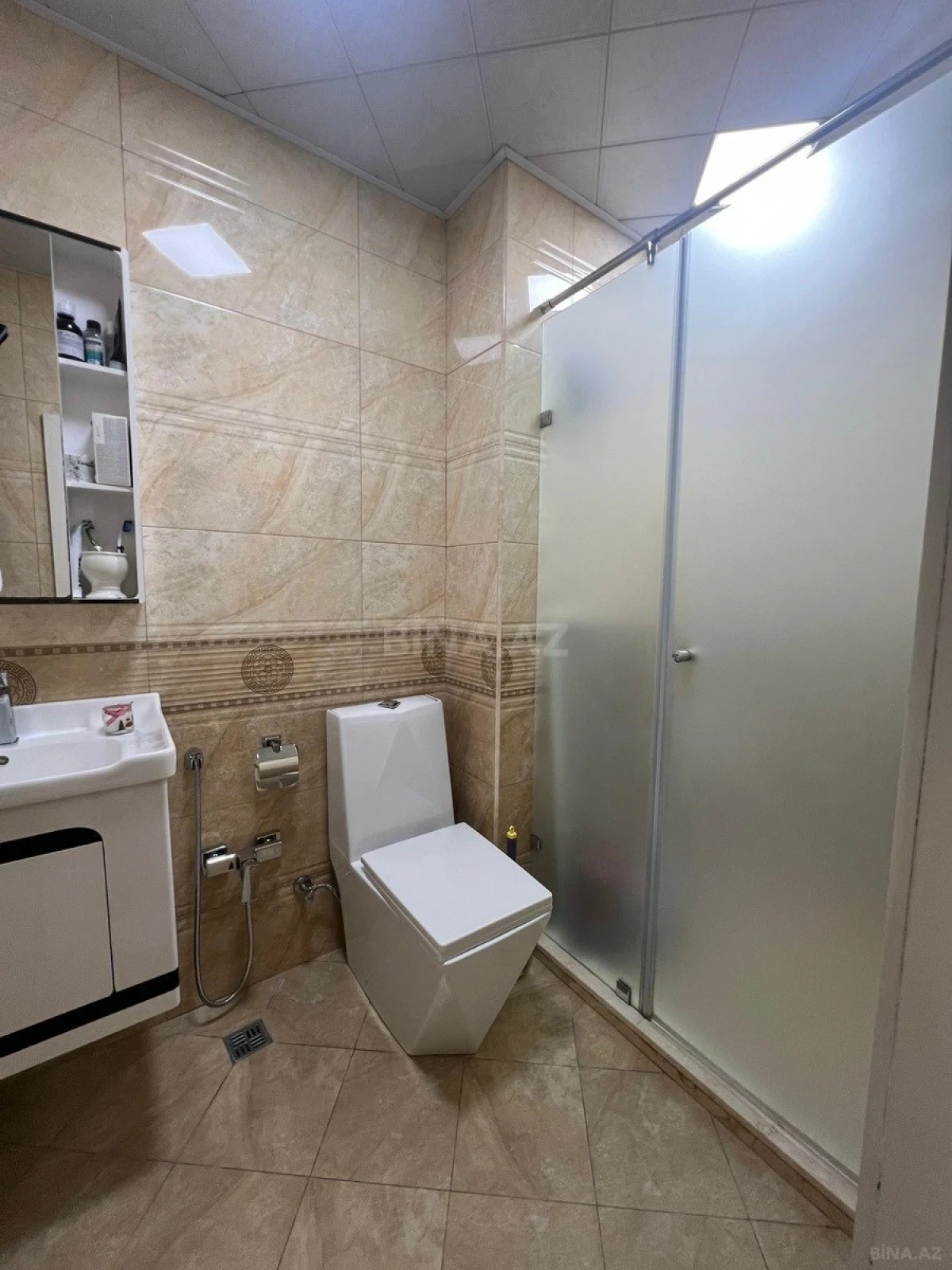 Satılır 2 otaqlı mənzil 67 m²