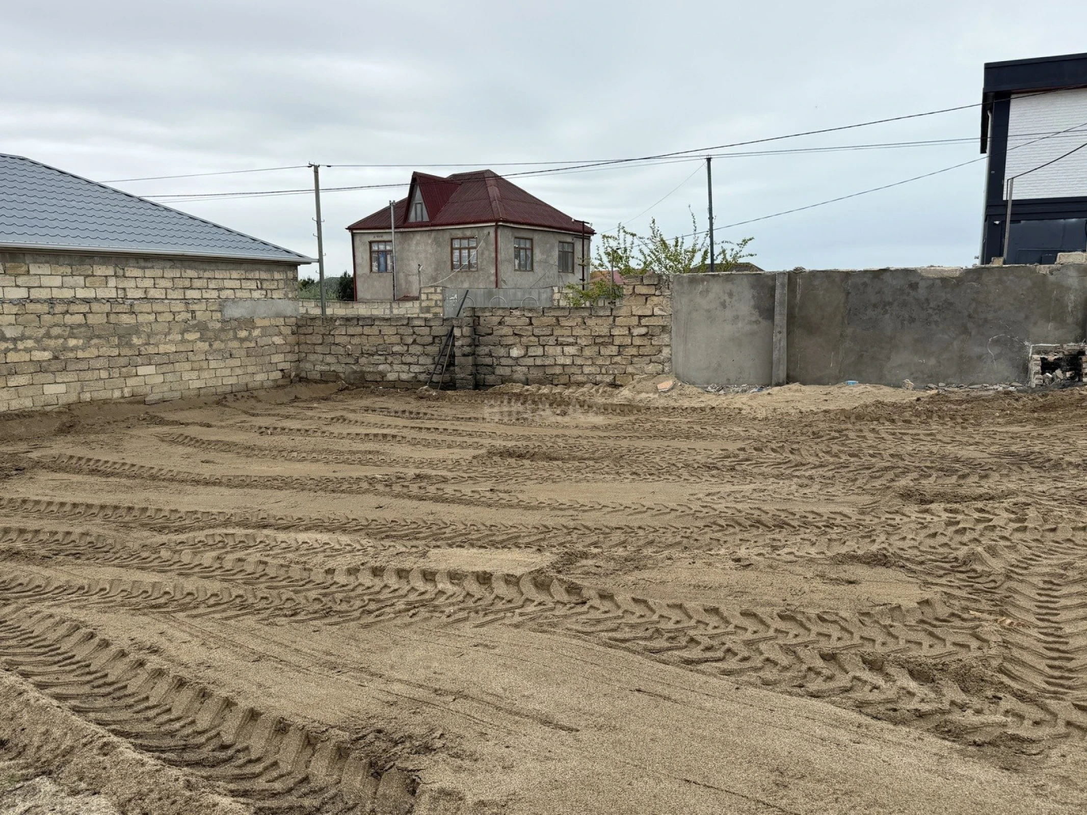 Satılır torpaq sahəsi 2 m²