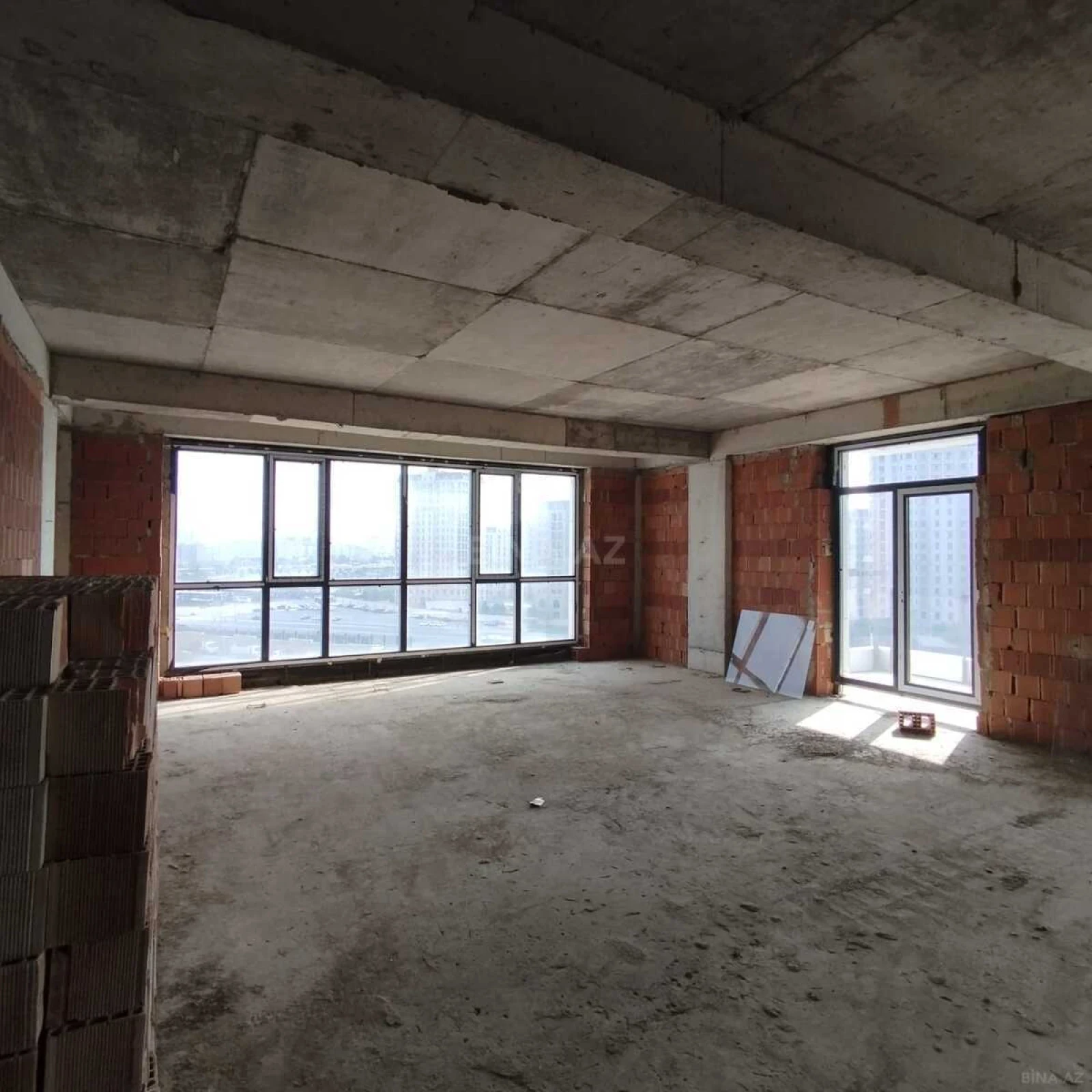 Satılır 3 otaqlı mənzil 126.8 m²
