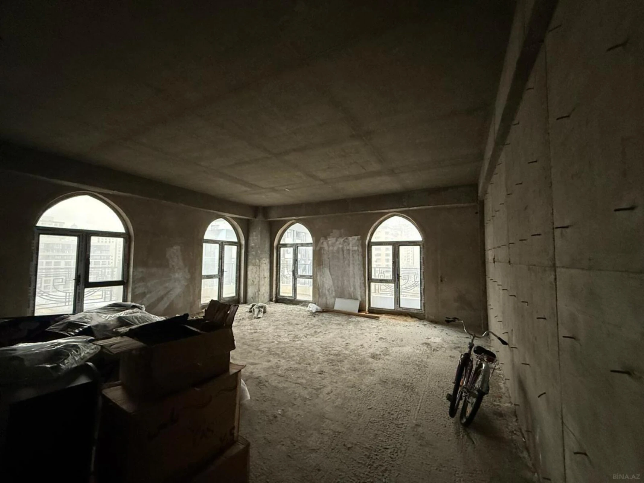 Satılır 3 otaqlı mənzil 168 m²