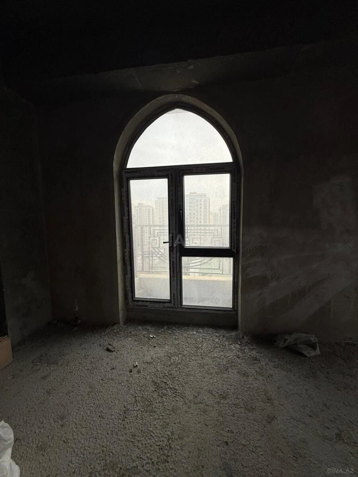 Satılır 3 otaqlı mənzil 168 m²