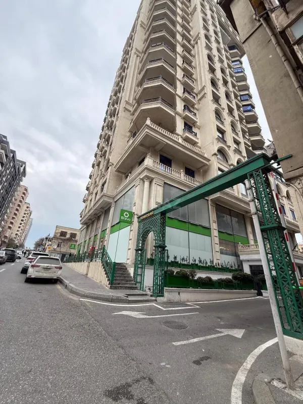 Satılır 3 otaqlı mənzil 168 m²