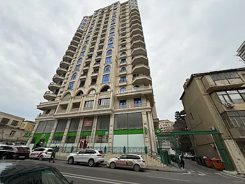 Satılır 3 otaqlı mənzil 168 m² — Bakı 3 otaq 168.00 m²