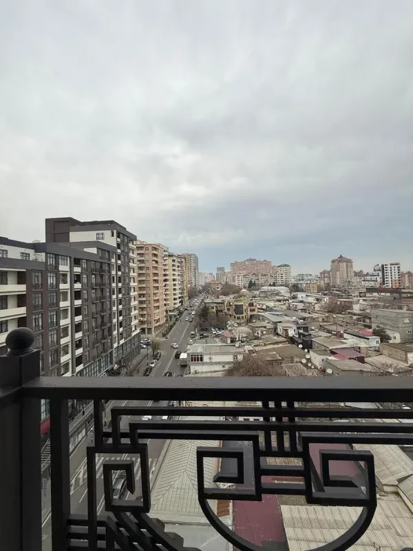 Satılır 3 otaqlı mənzil 168 m²