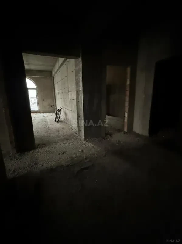 Satılır 3 otaqlı mənzil 168 m²
