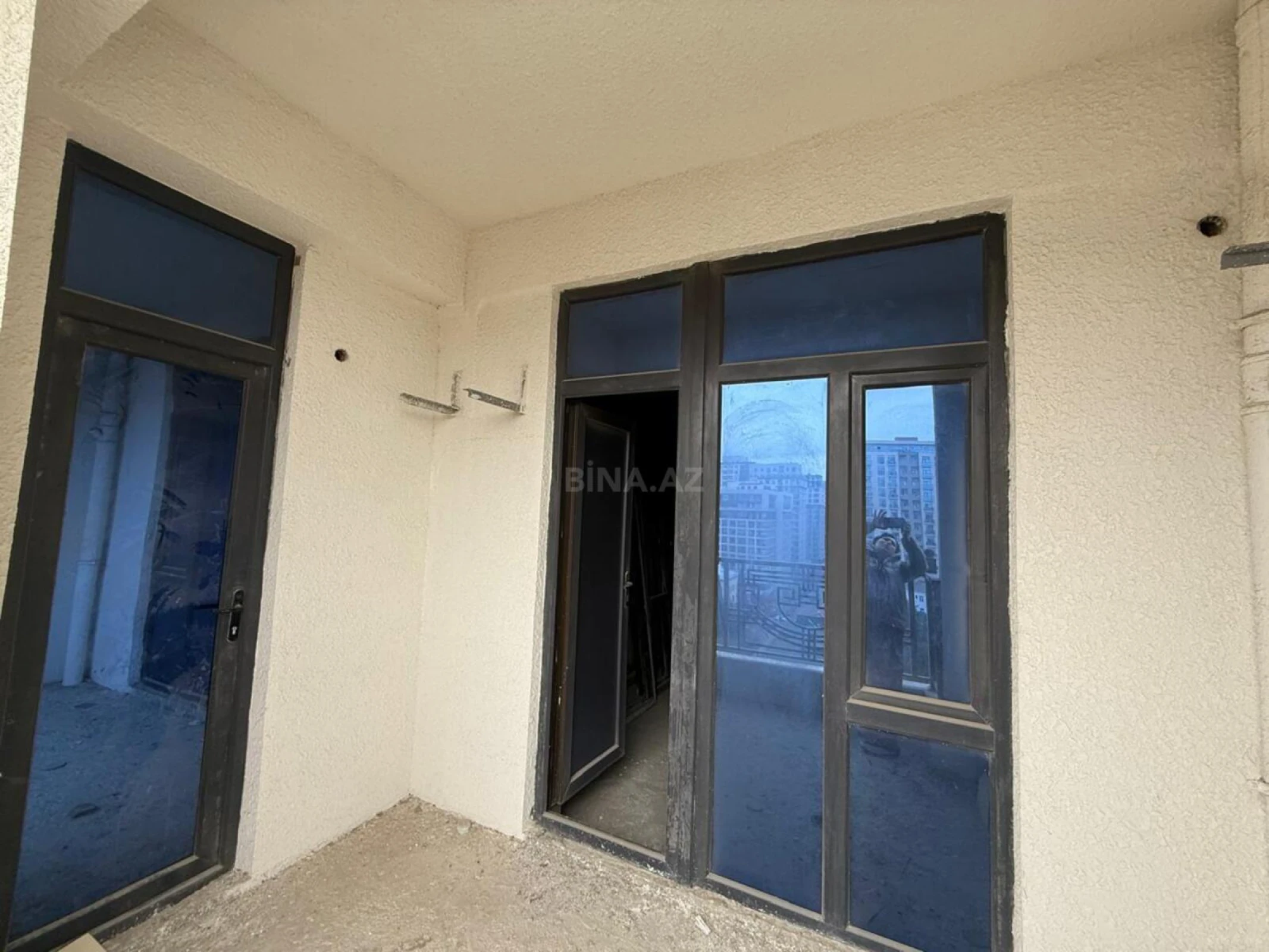 Satılır 3 otaqlı mənzil 168 m²