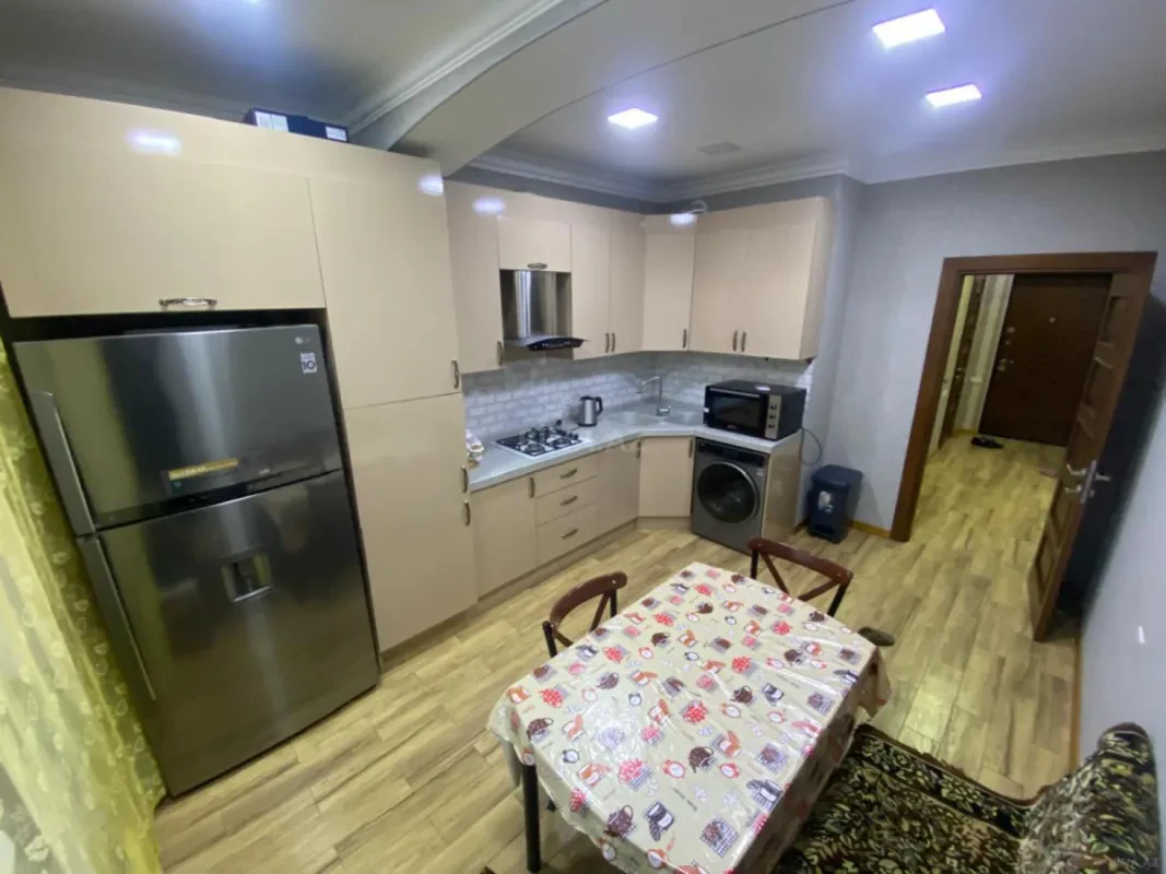 Satılır 2 otaqlı mənzil 82.5 m²