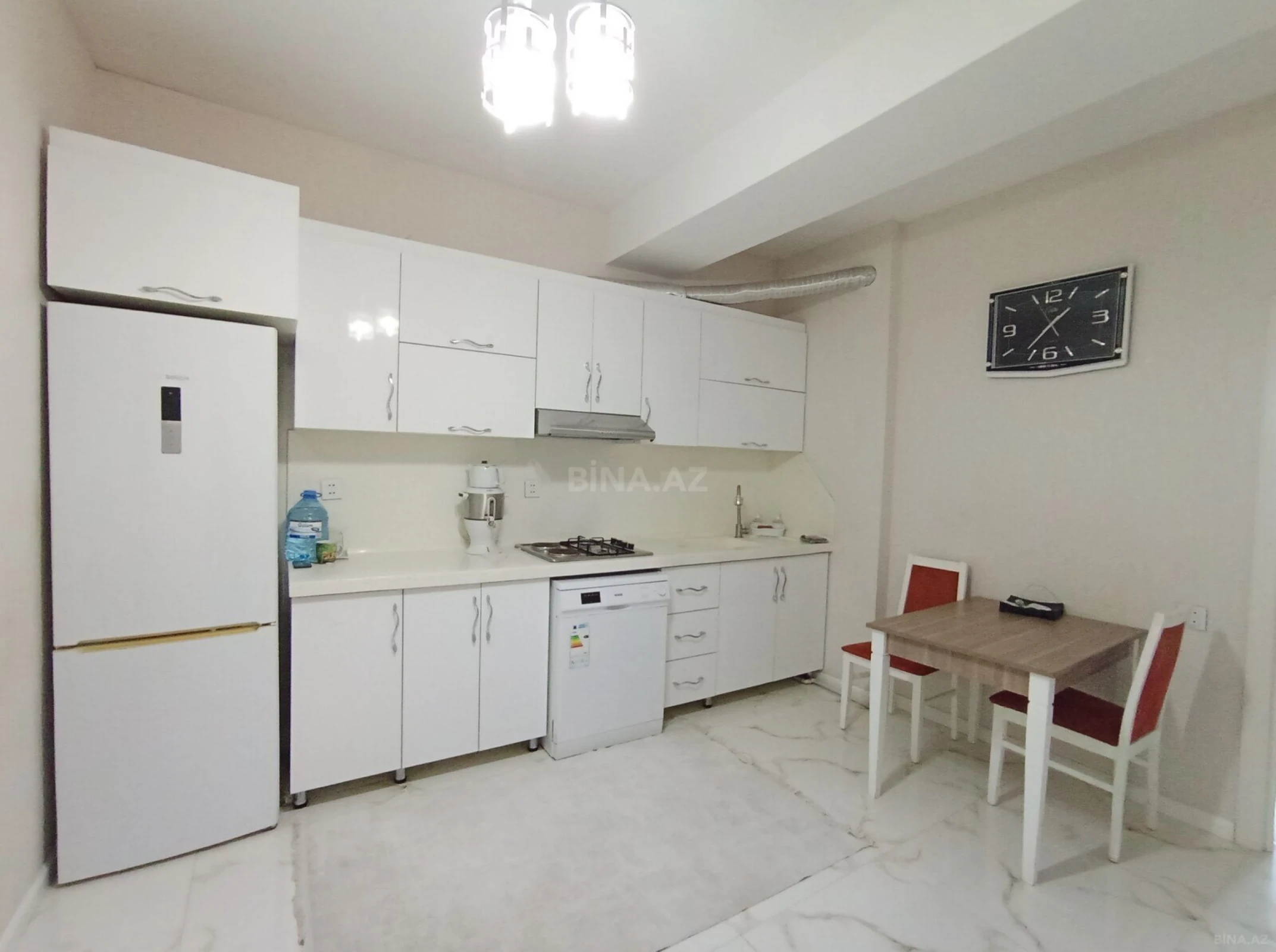 Kirayə verilir 2 otaqlı mənzil 70 m²