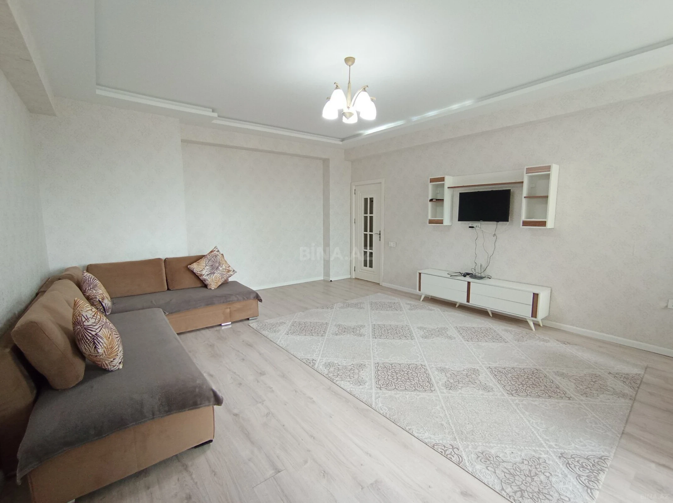 Kirayə verilir 2 otaqlı mənzil 70 m²