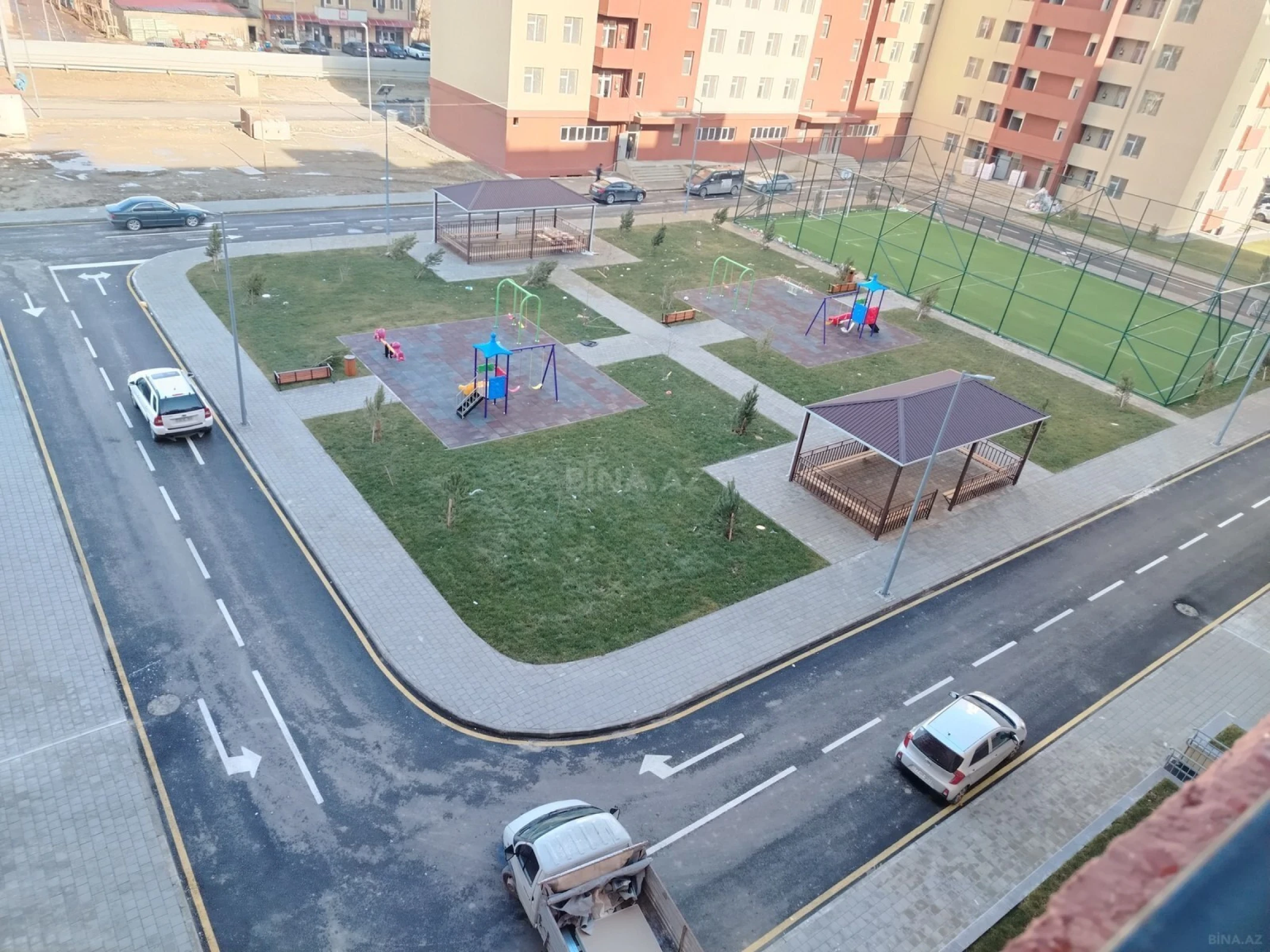 Satılır 4 otaqlı mənzil 100 m²