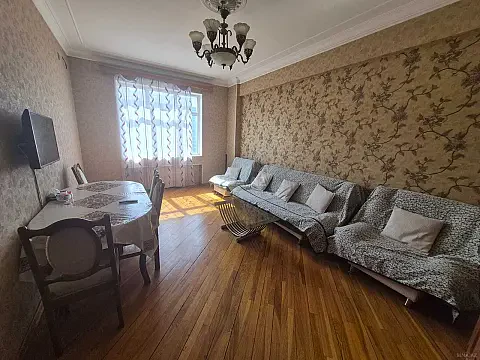 Kirayə verilir 3 otaqlı mənzil 76 m² — Bakı 3 otaq 76.00 m²