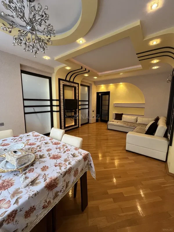 Satılır 3 otaqlı mənzil 130 m²