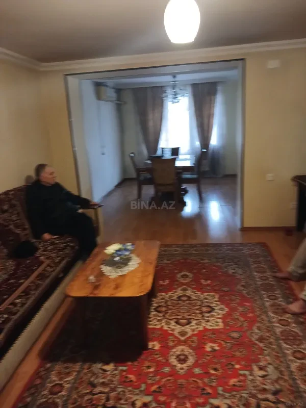 Satılır 3 otaqlı mənzil 105 m²