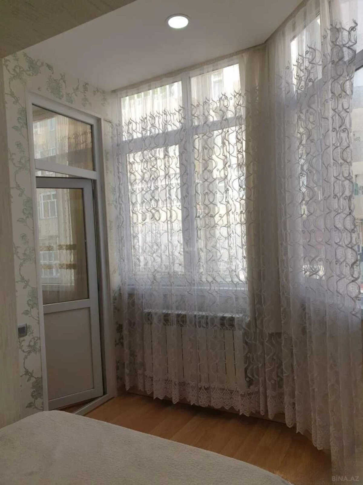 Kirayə verilir 2 otaqlı mənzil 60 m²