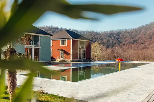 Kirayə verilir obyekt 2500 m² — Qəbələ 2500.00 m²