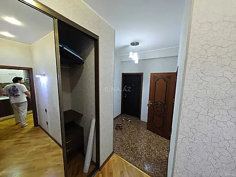 Kirayə verilir 2 otaqlı mənzil 65 m²