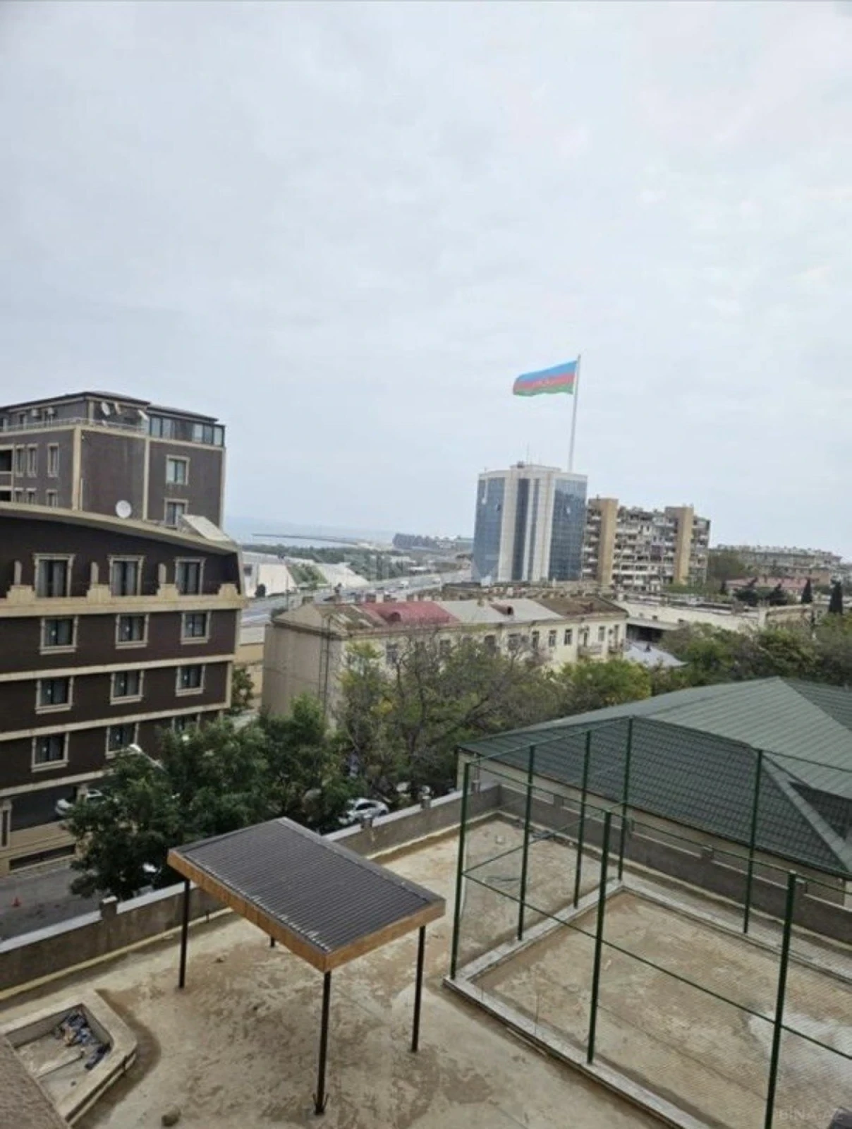 Satılır 2 otaqlı mənzil 100 m²