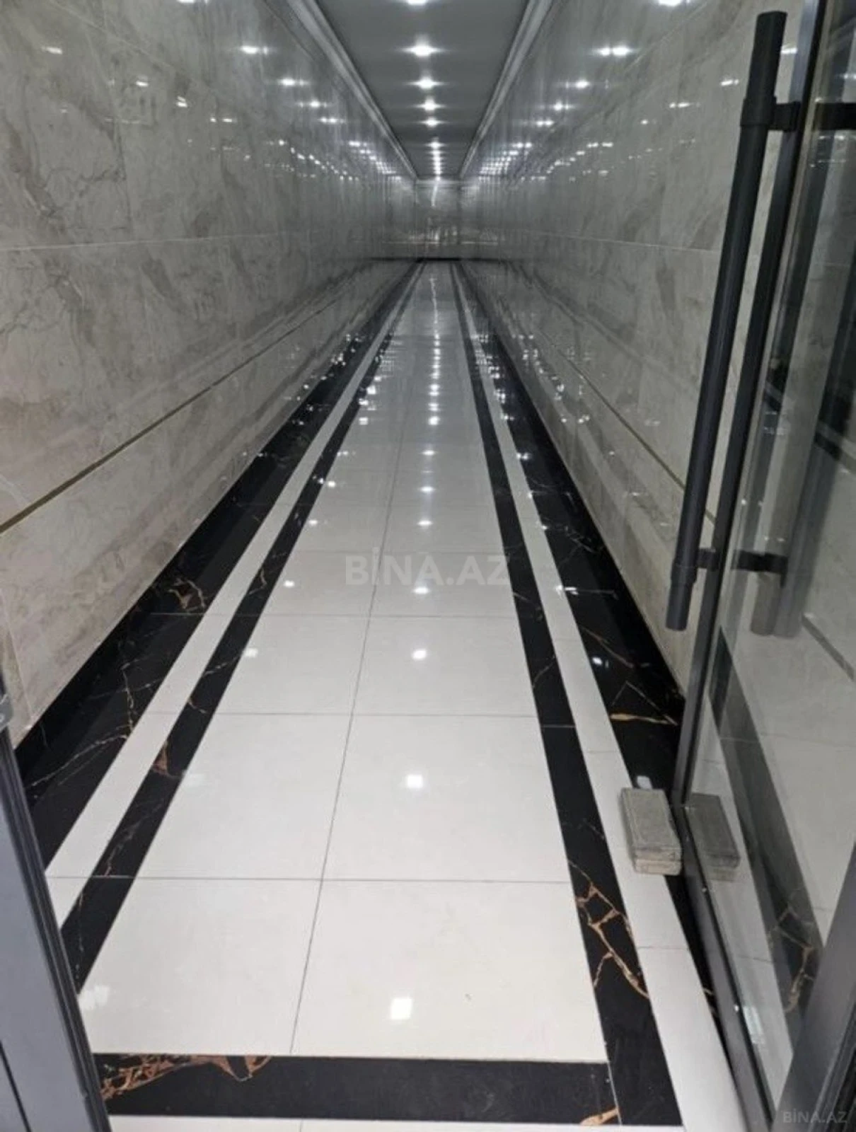 Satılır 2 otaqlı mənzil 100 m²