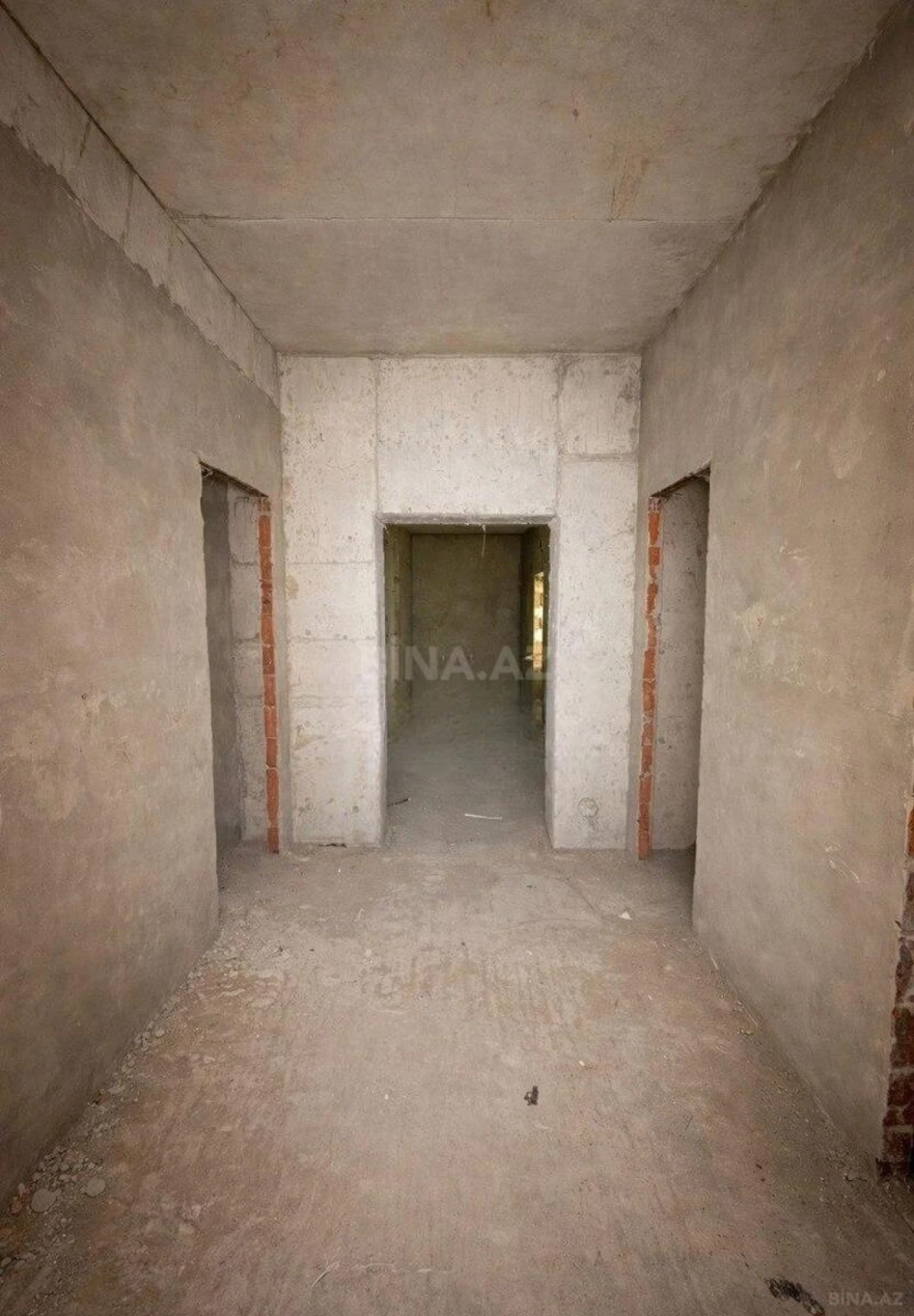 Satılır 4 otaqlı mənzil 175 m²