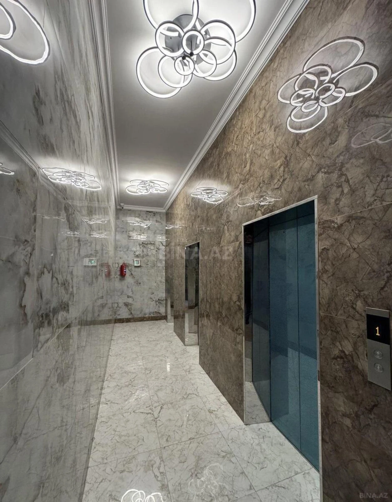 Satılır 4 otaqlı mənzil 175 m²