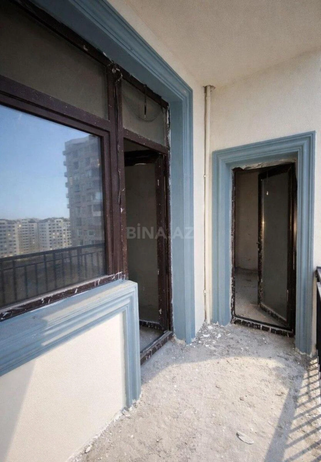 Satılır 4 otaqlı mənzil 175 m²
