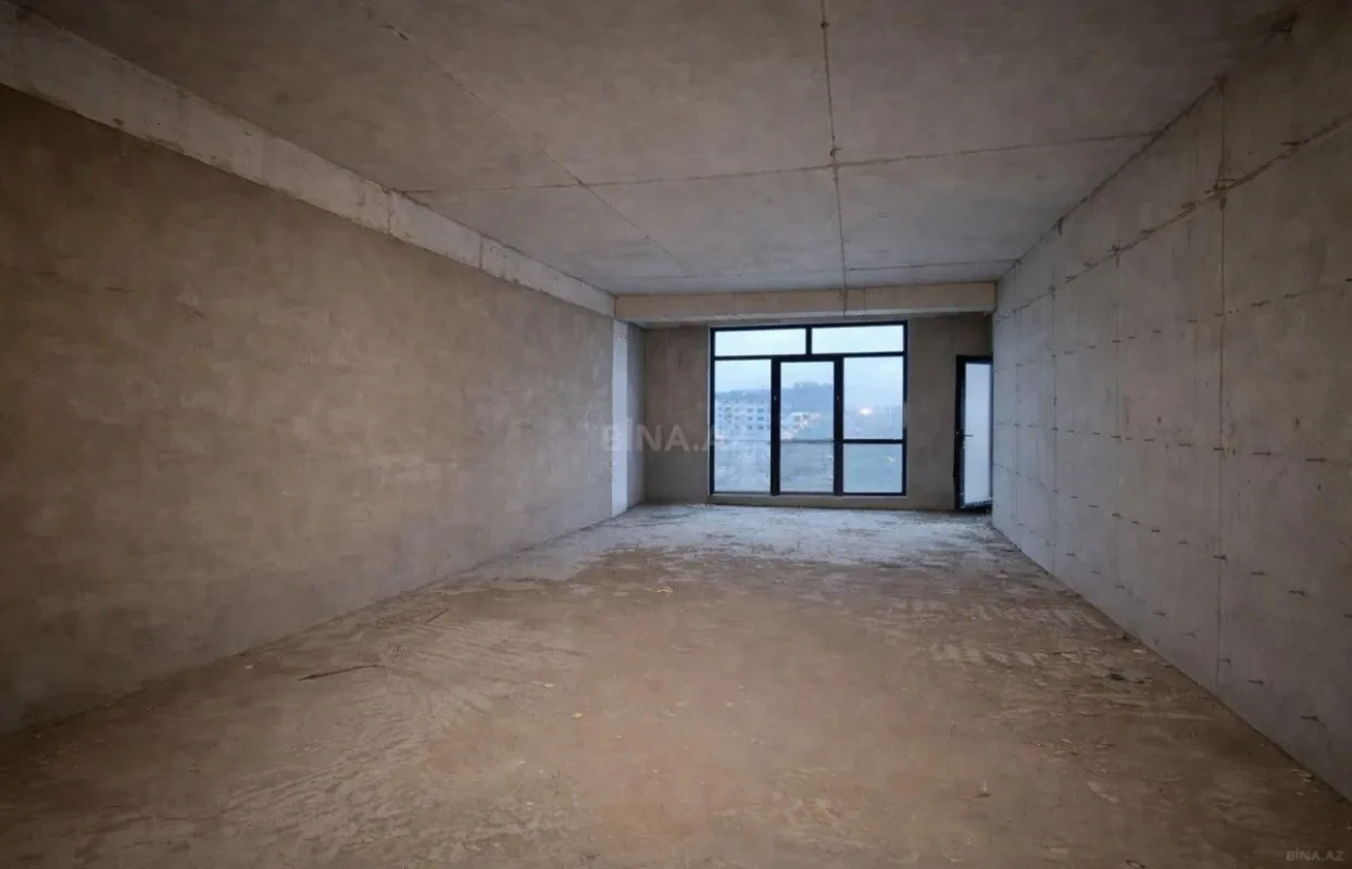 Satılır 4 otaqlı mənzil 175 m²