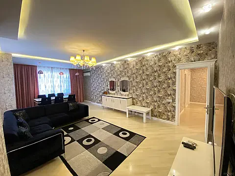 Kirayə verilir 3 otaqlı mənzil 150 m²