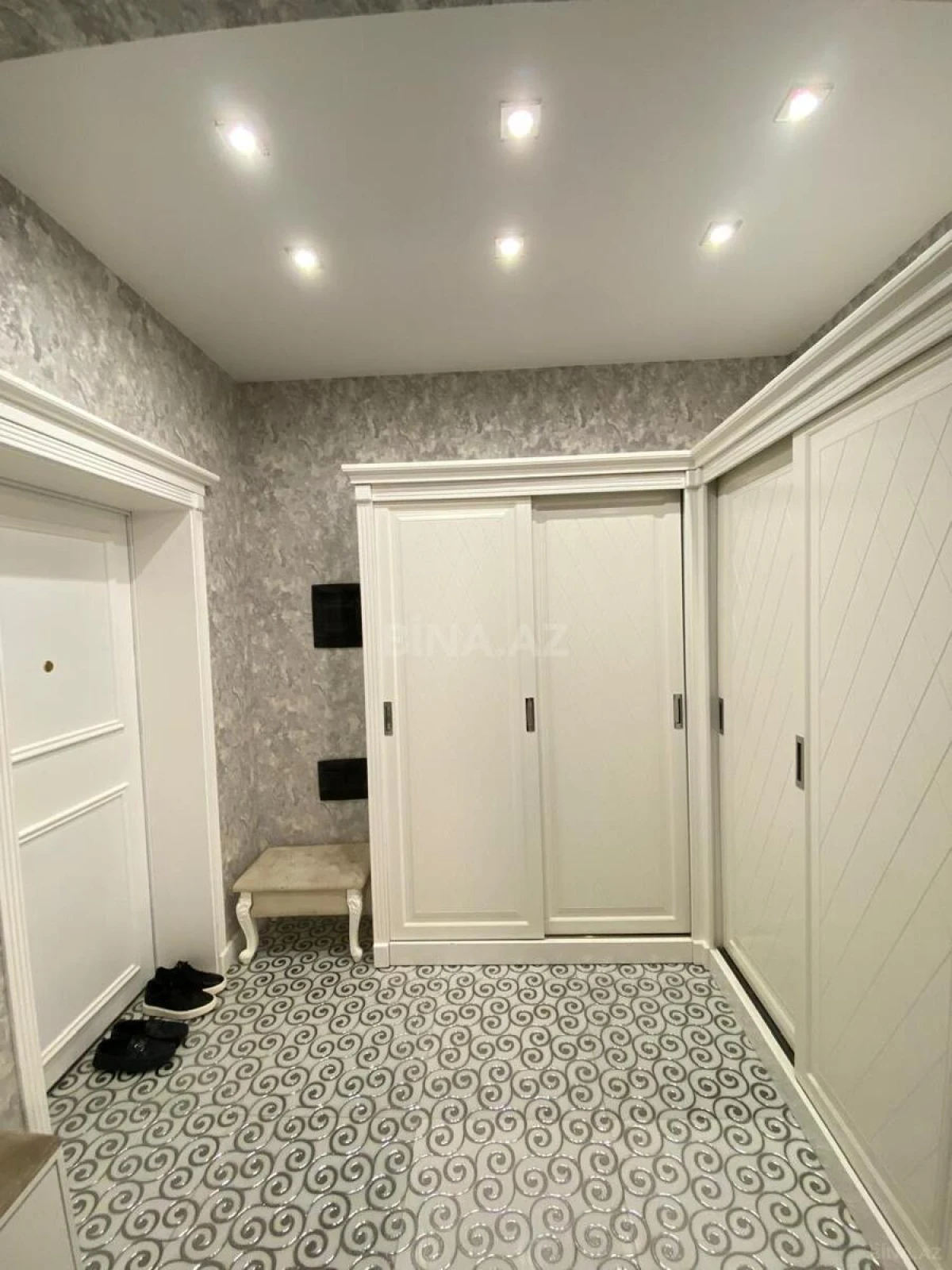 Kirayə verilir 3 otaqlı mənzil 150 m²