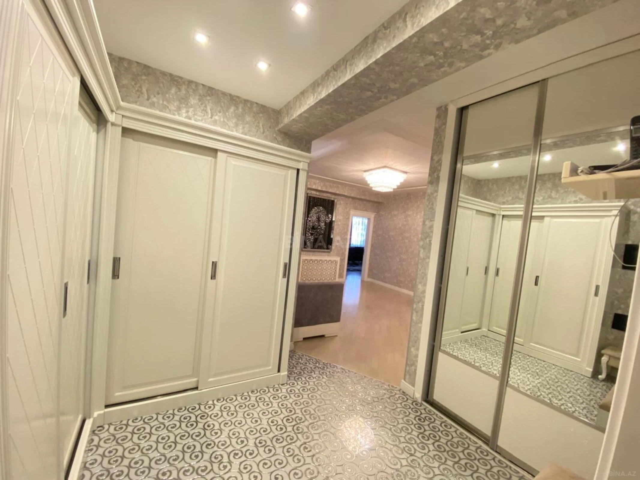 Kirayə verilir 3 otaqlı mənzil 150 m²