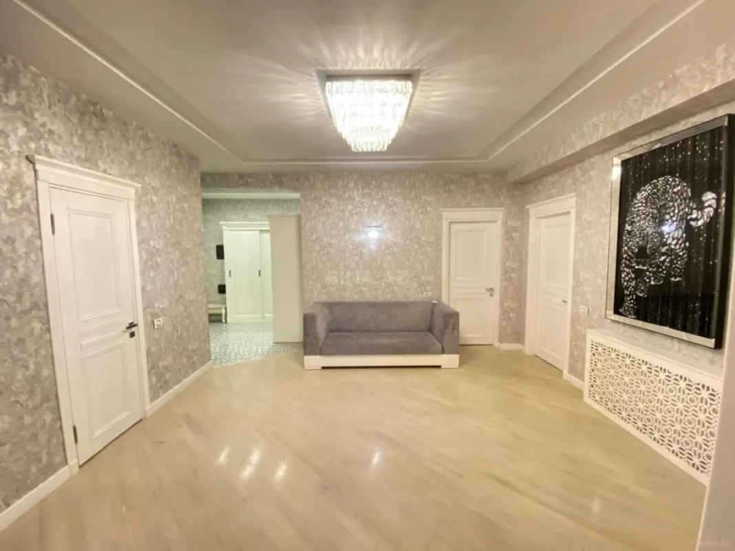 Kirayə verilir 3 otaqlı mənzil 150 m²
