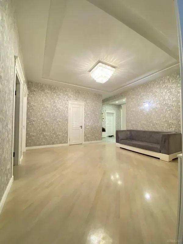 Kirayə verilir 3 otaqlı mənzil 150 m²