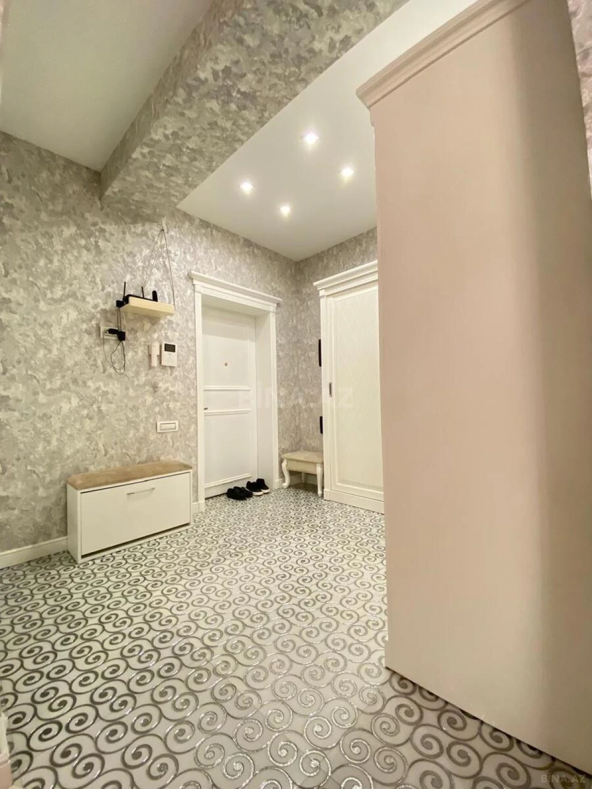 Kirayə verilir 3 otaqlı mənzil 150 m²