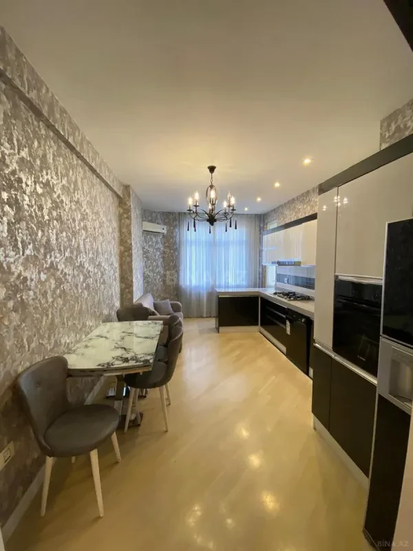 Kirayə verilir 3 otaqlı mənzil 150 m²