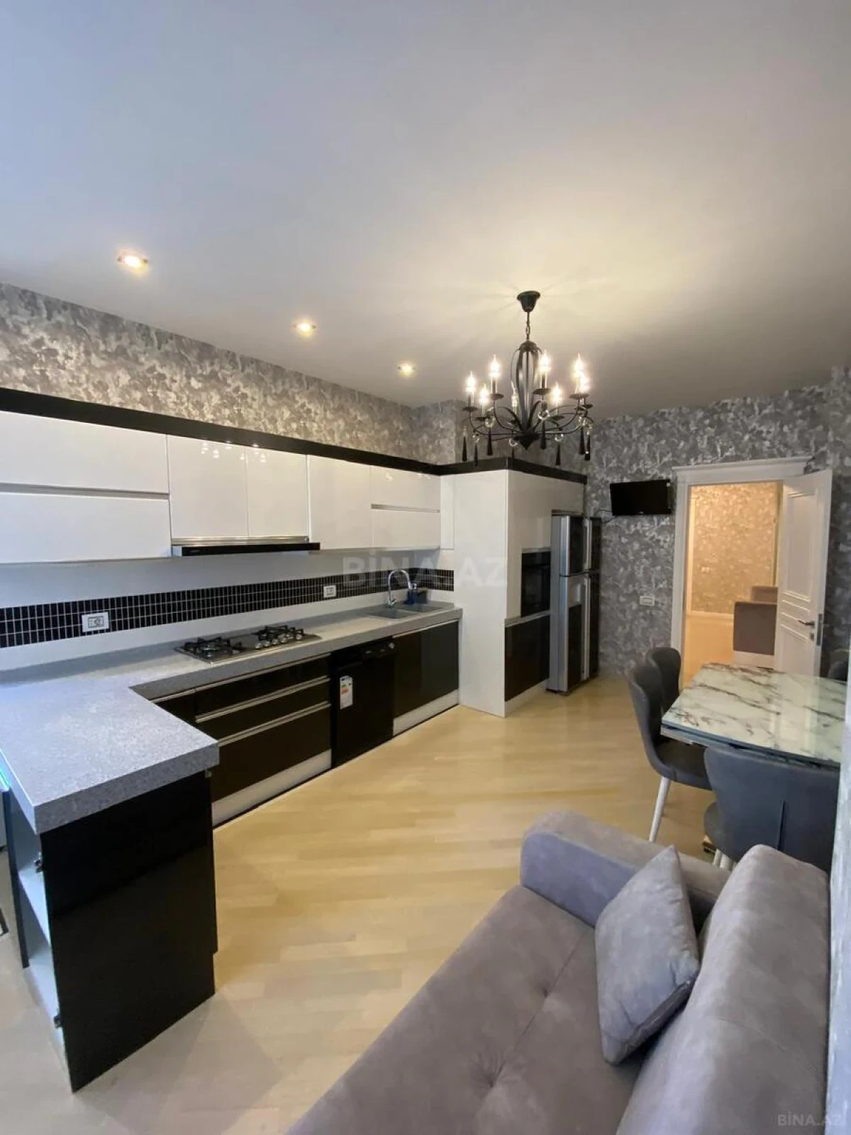 Kirayə verilir 3 otaqlı mənzil 150 m²