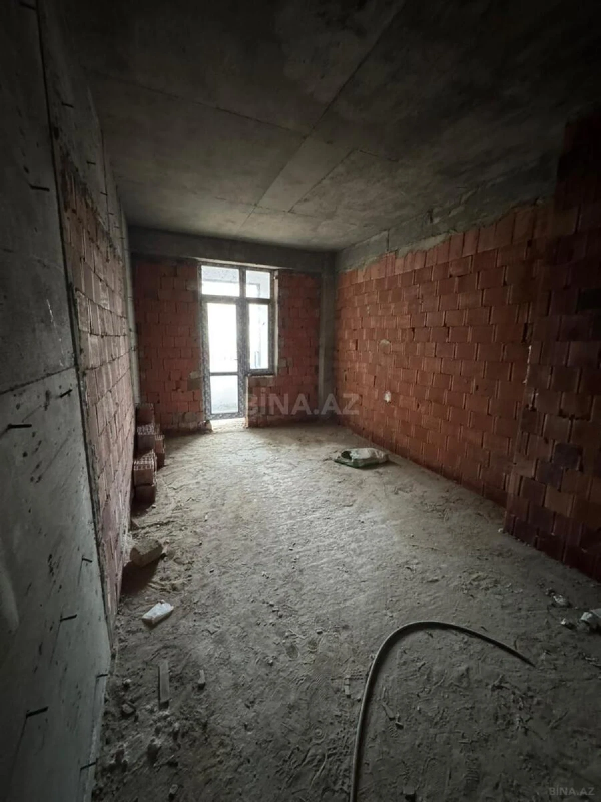 Satılır 1 otaqlı mənzil 77 m²