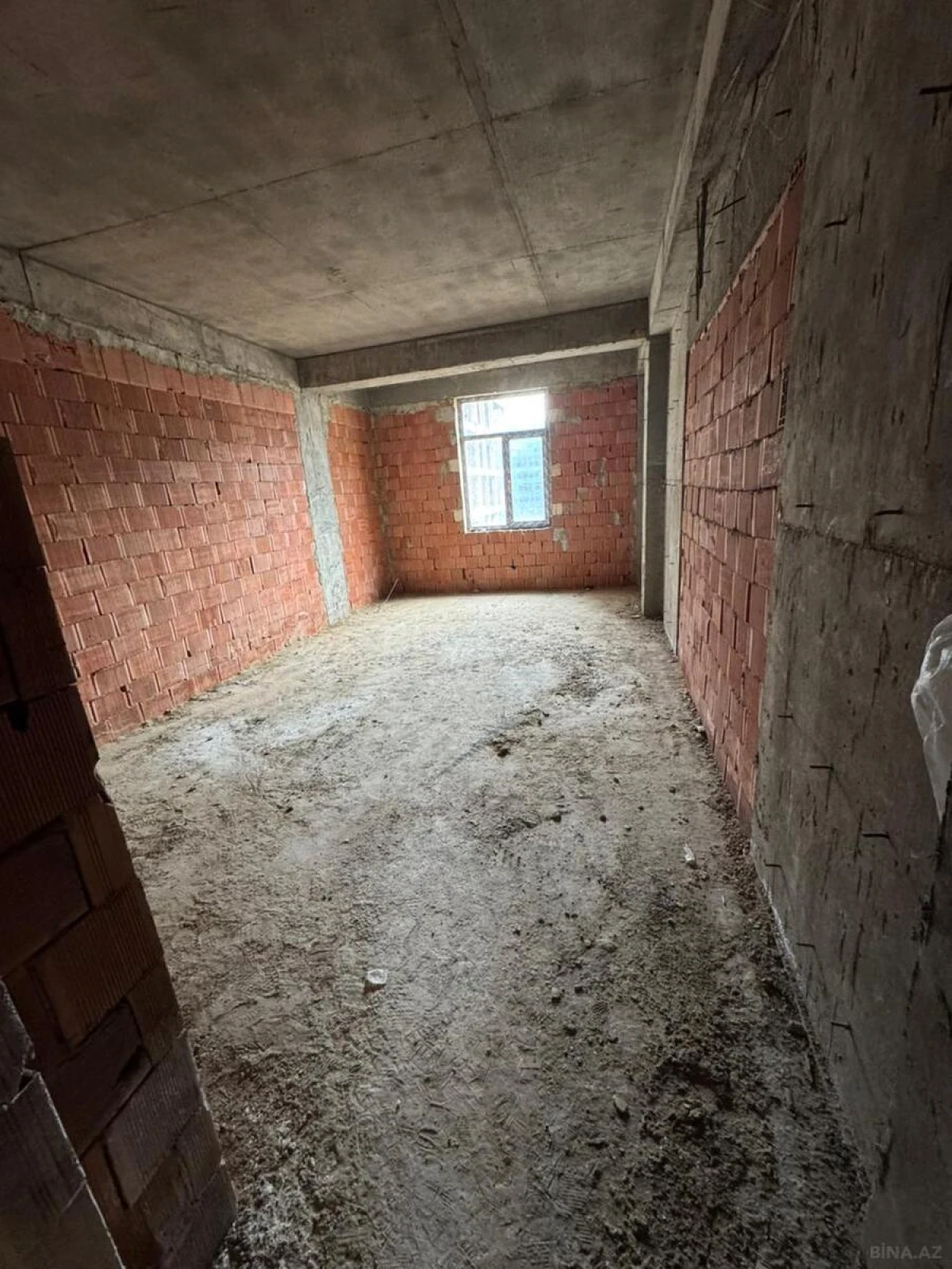Satılır 1 otaqlı mənzil 77 m²