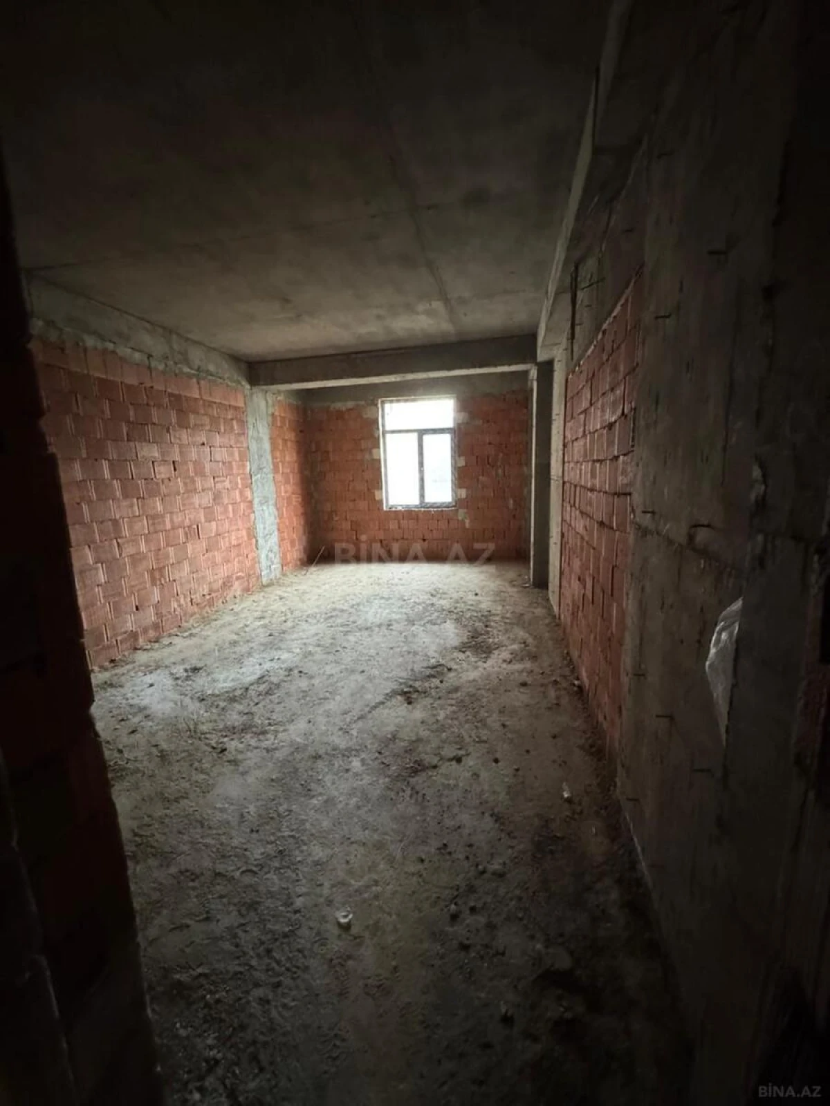 Satılır 1 otaqlı mənzil 77 m²