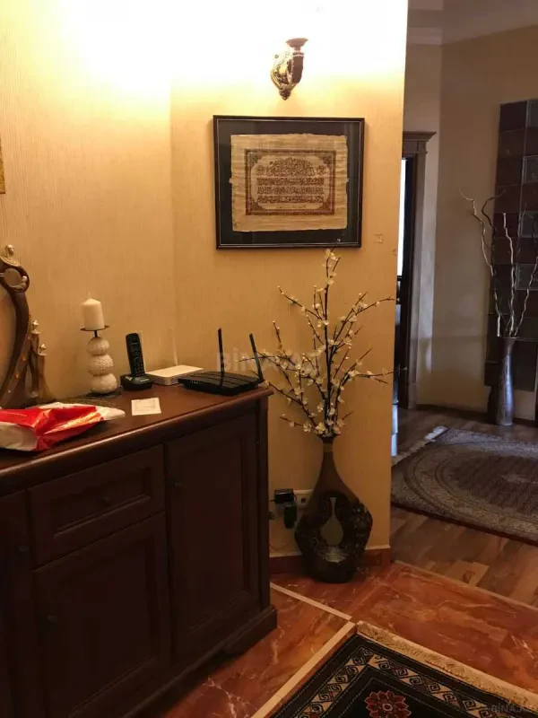 Kirayə verilir 2 otaqlı mənzil 90 m²