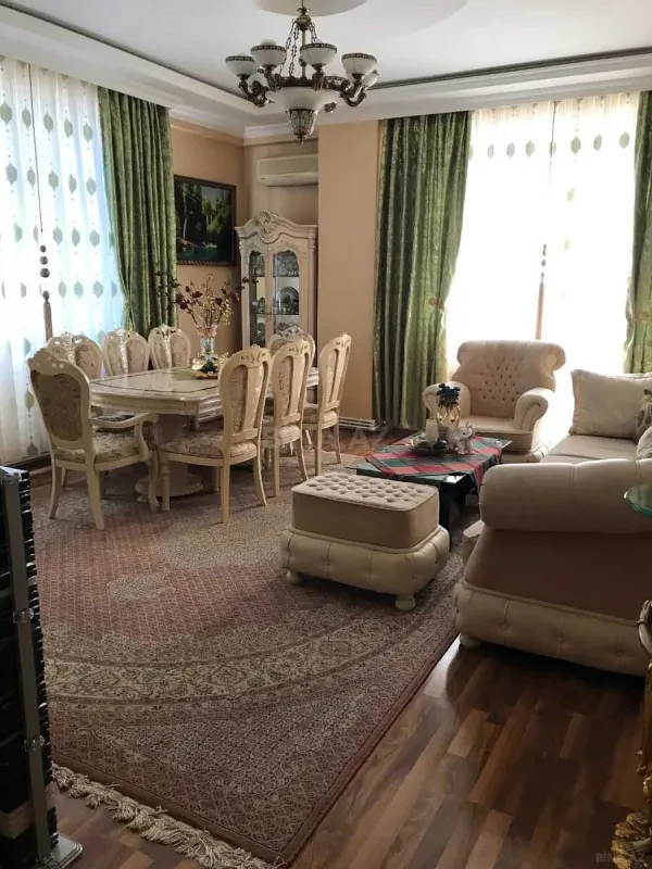 Kirayə verilir 2 otaqlı mənzil 90 m²