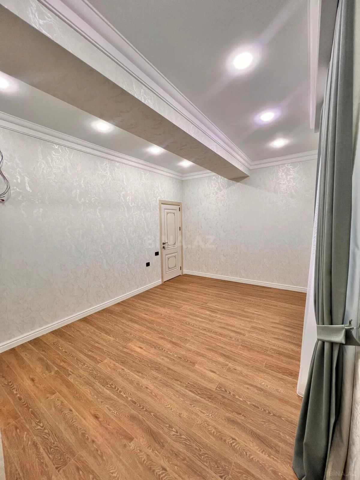 Satılır 3 otaqlı mənzil 116 m²