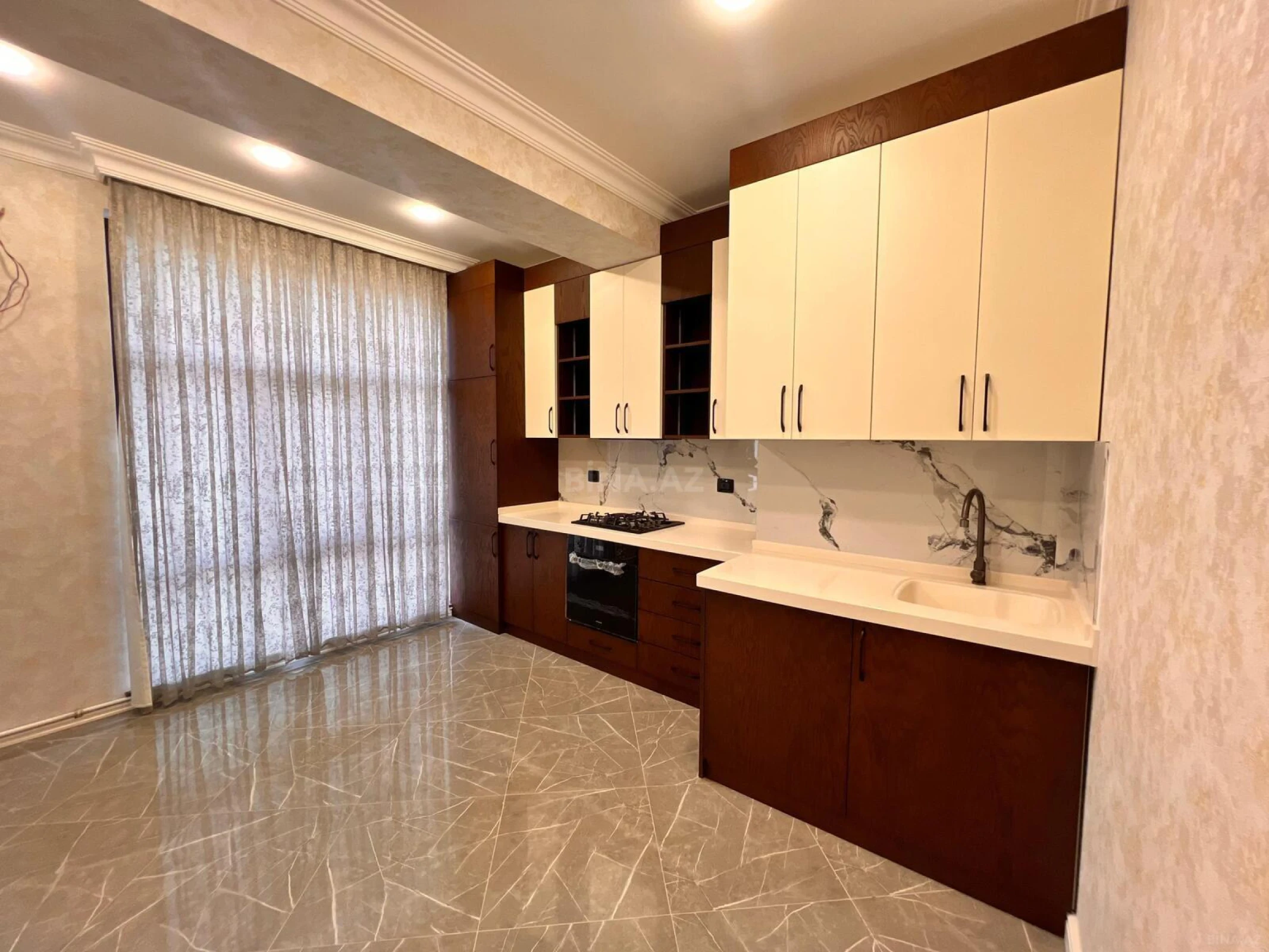 Satılır 3 otaqlı mənzil 116 m²