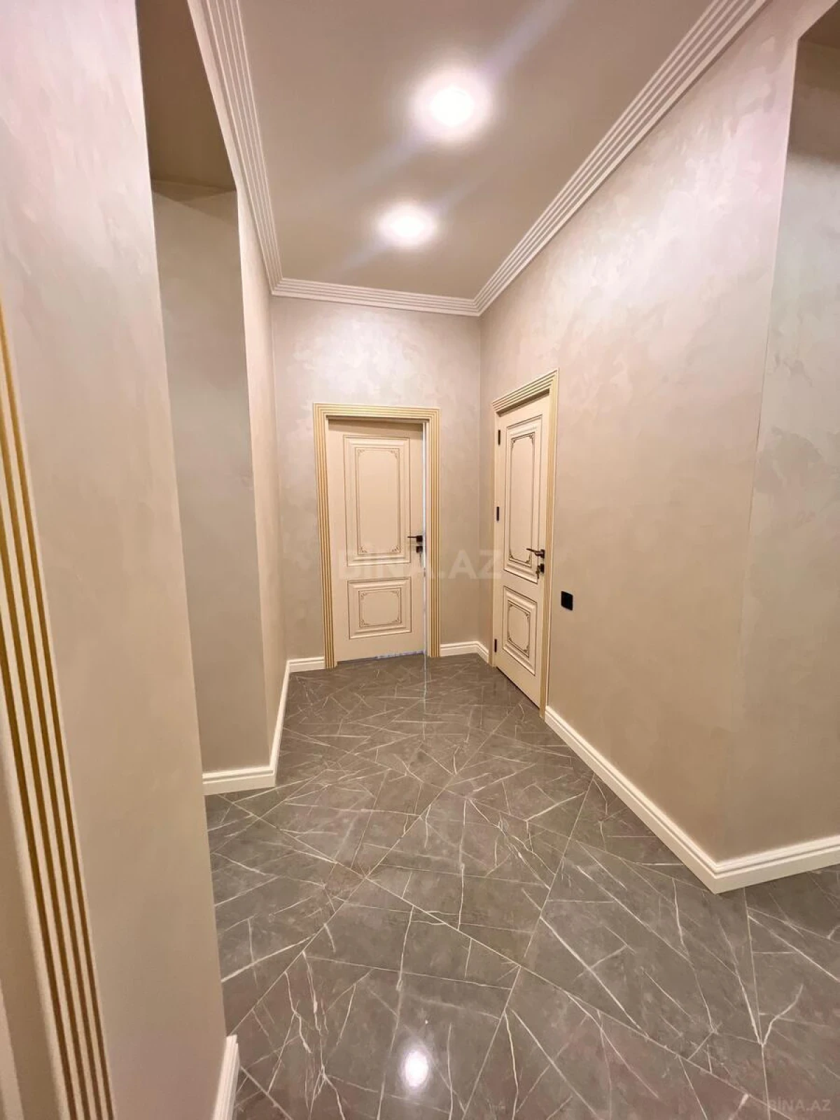 Satılır 3 otaqlı mənzil 116 m²