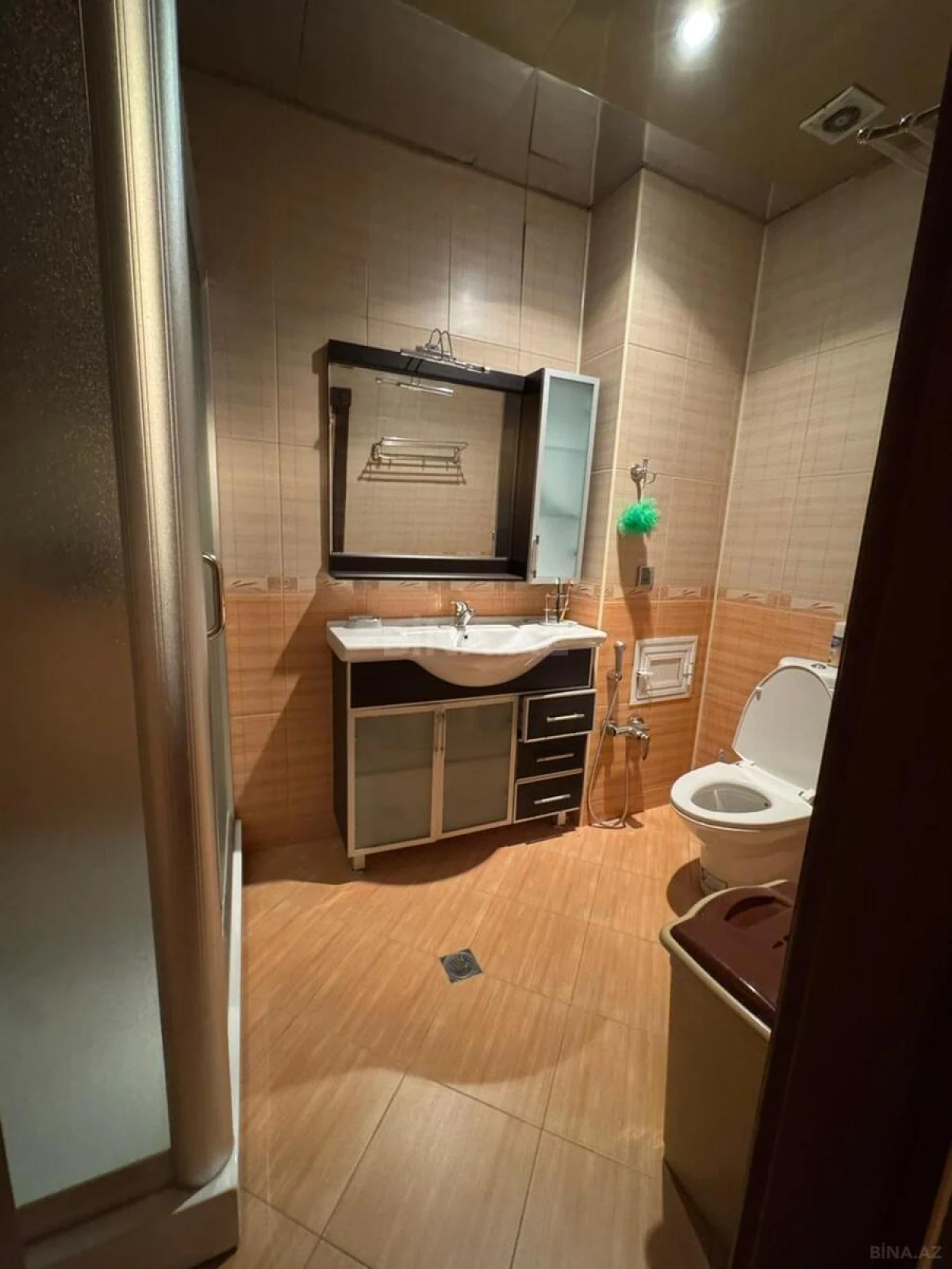 Kirayə verilir 4 otaqlı mənzil 200 m²