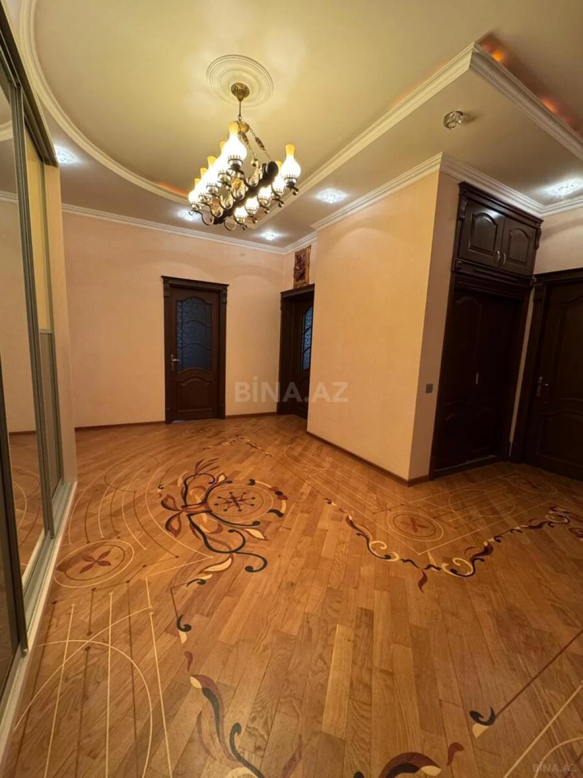 Kirayə verilir 4 otaqlı mənzil 200 m²